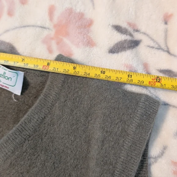 🌙 Benetton Olive Green Sleeveless Sweater Vest - Picture 6 of 8